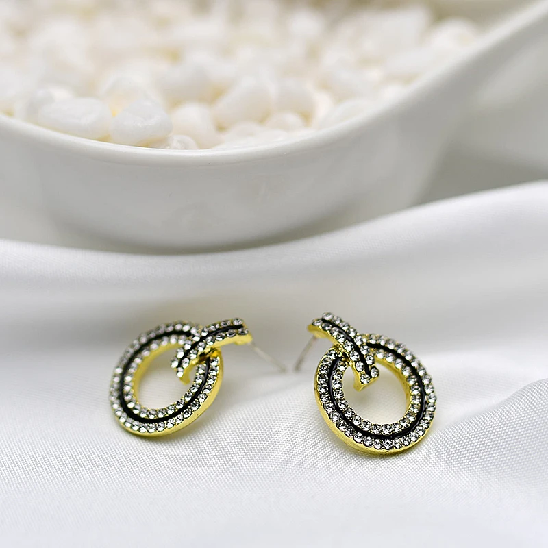 XIAOBOACC Korean Fashion 925 Silver Needle Earrings for Women Simple Elegant Diamond Circle Ear Studs Free Shipping
XIAOBOACC Korean Fashion 925 Silver Needle Earrings for Women Simple Elegant Diamond Circle Ear Studs Free Shipping