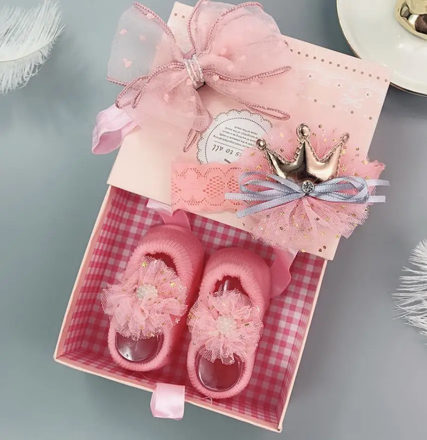 Baby Headband Sock set with Gift box bag for Newborn Baby Infant Toddlers Girls Kids 2 Headbands+1 Socks baby shower favor 2set
Baby Headband Sock set with Gift box bag for Newborn Baby Infant Toddlers Girls Kids 2 Headbands+1 Socks baby shower favor 2set
