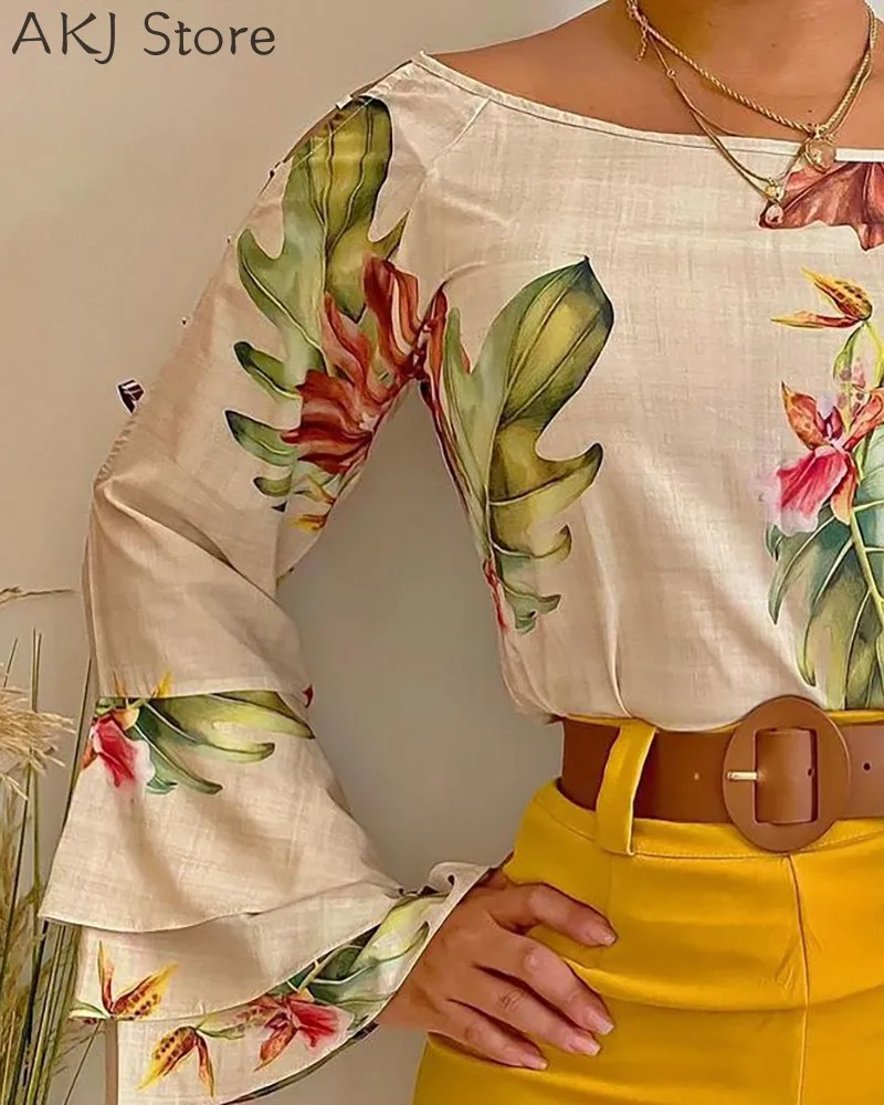 Women Round Neck Long Sleeve Floral Print Layered Ruffles Top & Plain Shorts Set
Women Round Neck Long Sleeve Floral Print Layered Ruffles Top & Plain Shorts Set