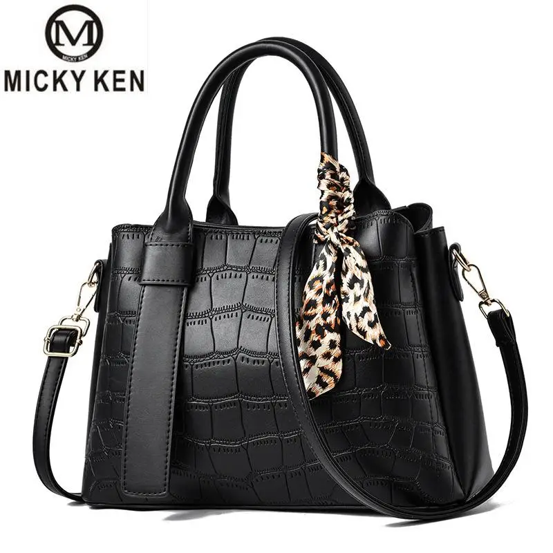 Crocodile Pattern Zipper Handbags New Fashion Texture Embossed Lacquer Shoulder Messenger Bag Simple Bags For Women 2021
Crocodile Pattern Zipper Handbags New Fashion Texture Embossed Lacquer Shoulder Messenger Bag Simple Bags For Women 2021