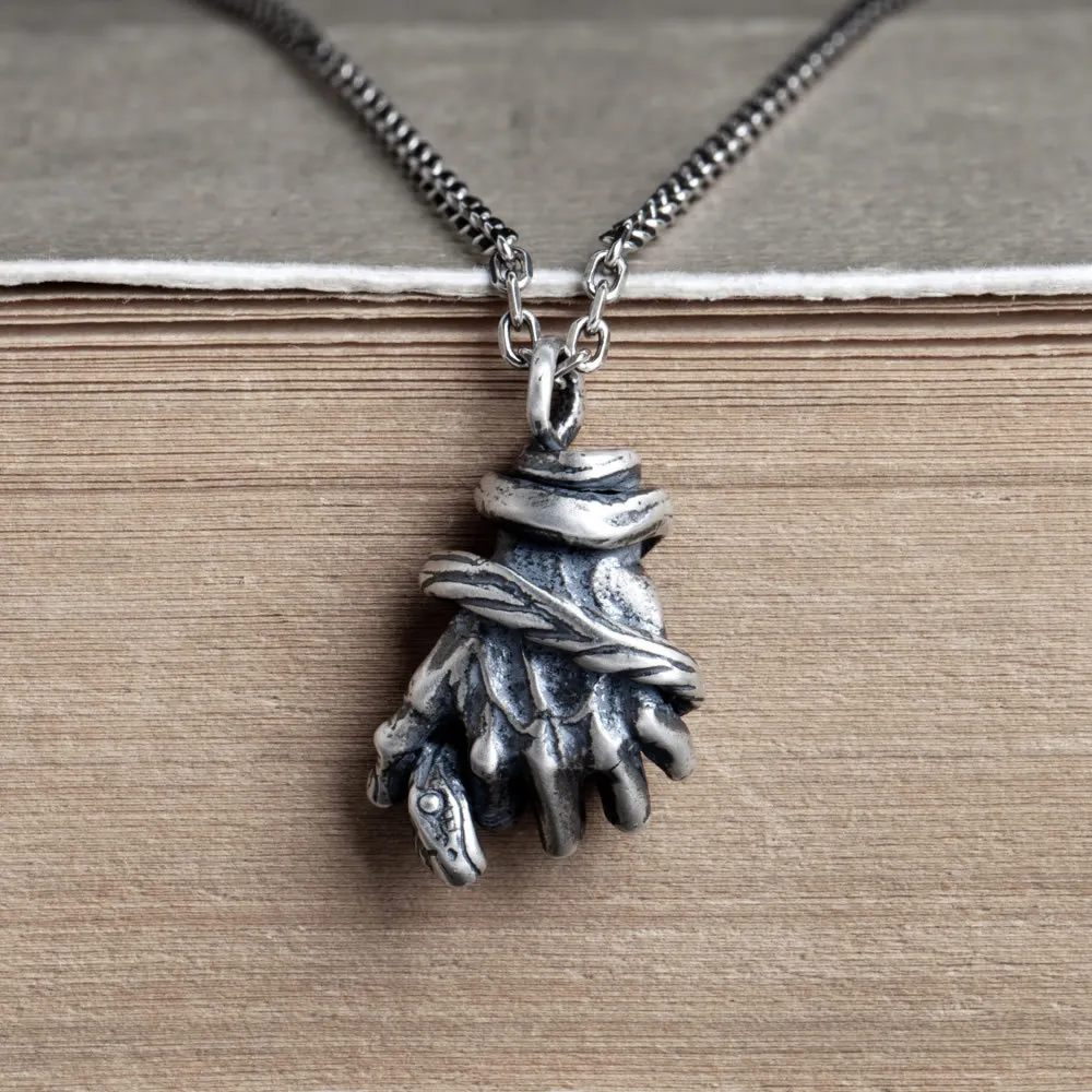 Fist Snake Necklace Vintage Silver Color Hand Fist Snake Pendant Necklace Gothic Hip Hop Chain Men Women Jewelry Party Gifts
Fist Snake Necklace Vintage Silver Color Hand Fist Snake Pendant Necklace Gothic Hip Hop Chain Men Women Jewelry Party Gifts