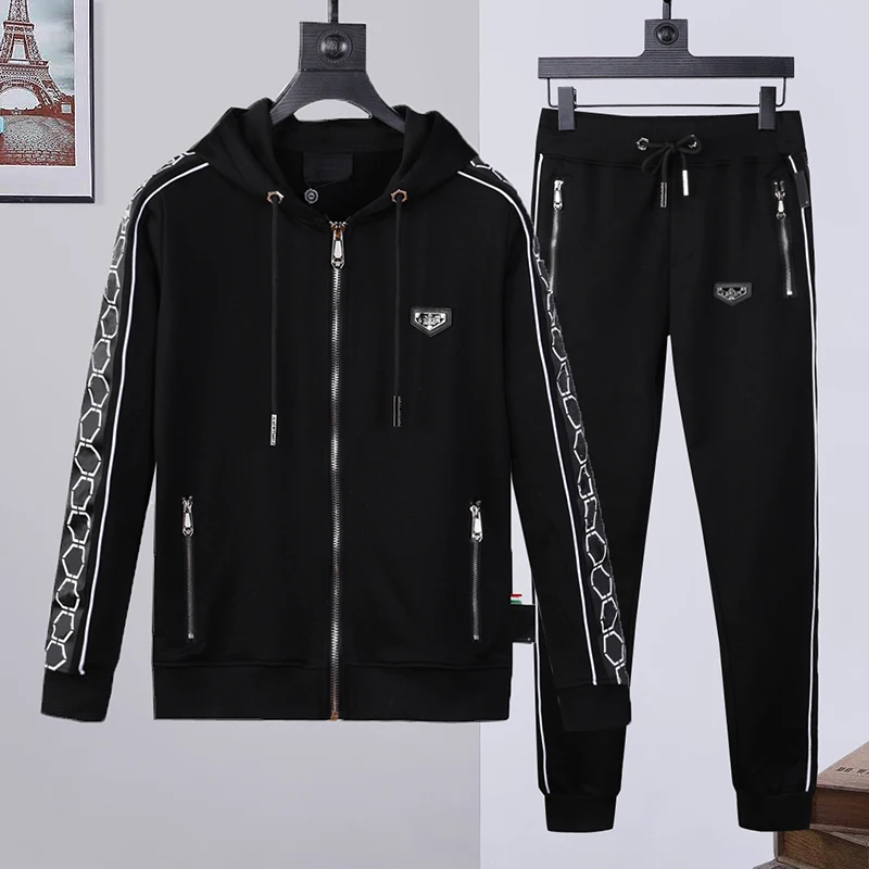 2022 Men's Hooded Sweater Set Webbing Decorated Sweater and Trousers 2-piece Set PP German Fashion Cotton Autumn Top pied plein
2022 Men's Hooded Sweater Set Webbing Decorated Sweater and Trousers 2-piece Set PP German Fashion Cotton Autumn Top pied plein