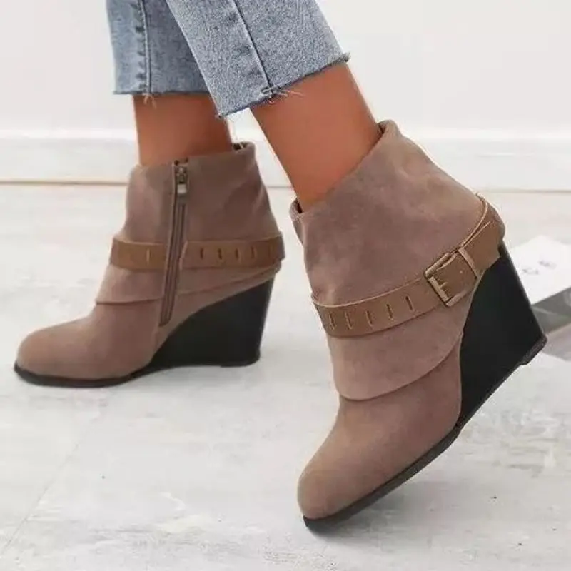 Autumn New Women PU Leather Buckle Zipper Ankle Boots Closed Toe Wedge Heel Boots Slope Heel Heightening Women Boots KN273
Autumn New Women PU Leather Buckle Zipper Ankle Boots Closed Toe Wedge Heel Boots Slope Heel Heightening Women Boots KN273