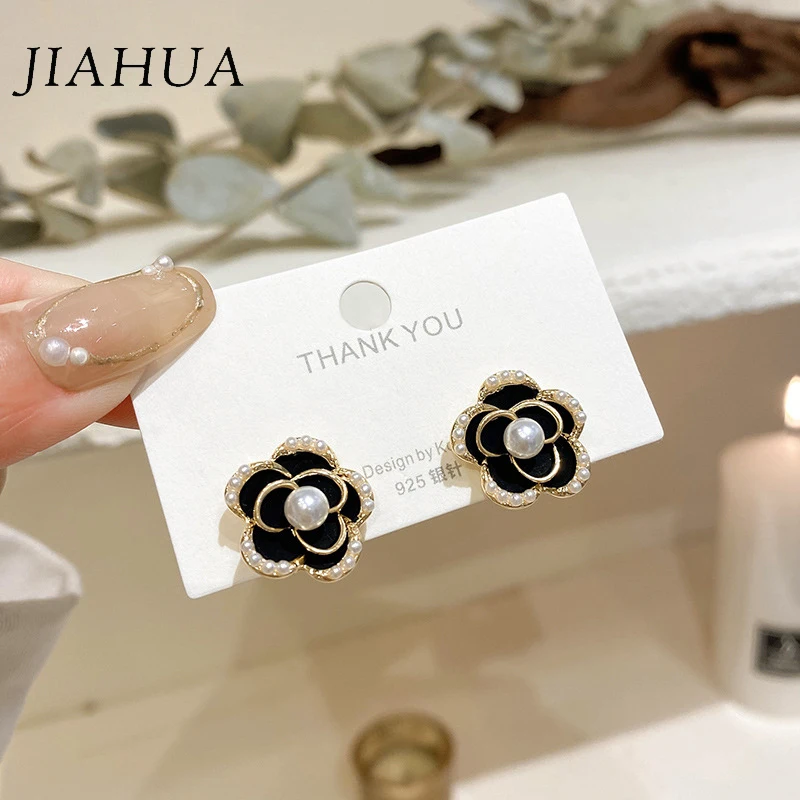 1 Pair Trendy 925 Silver Needle Alloy Pearl Enamel Stud Earrings For Women Girls Black Rose Flowers Party Jewelry Accessories
1 Pair Trendy 925 Silver Needle Alloy Pearl Enamel Stud Earrings For Women Girls Black Rose Flowers Party Jewelry Accessories