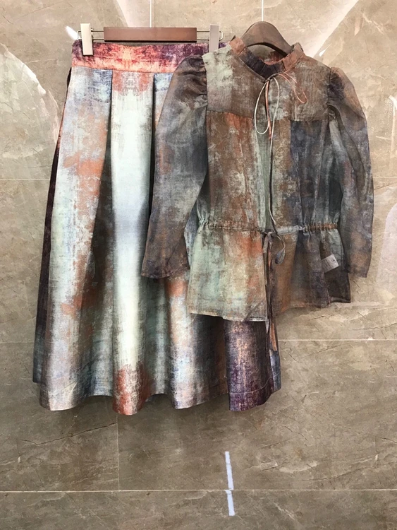 2021 spring and summer new women's fashion round neck drawstring oil painting Long Sleeve Top + A-line half skirt 2 Piece Set
2021 spring and summer new women's fashion round neck drawstring oil painting Long Sleeve Top + A-line half skirt 2 Piece Set