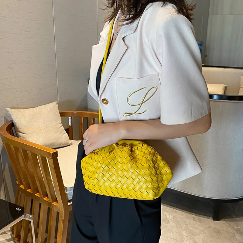 Weave Bag Clouds Luxury Soft Leather Crossbody Shoulder Bags For Women 2021 Fashion Female Brand Handbag and Purse Lady Hobo Bag
Weave Bag Clouds Luxury Soft Leather Crossbody Shoulder Bags For Women 2021 Fashion Female Brand Handbag and Purse Lady Hobo Bag
