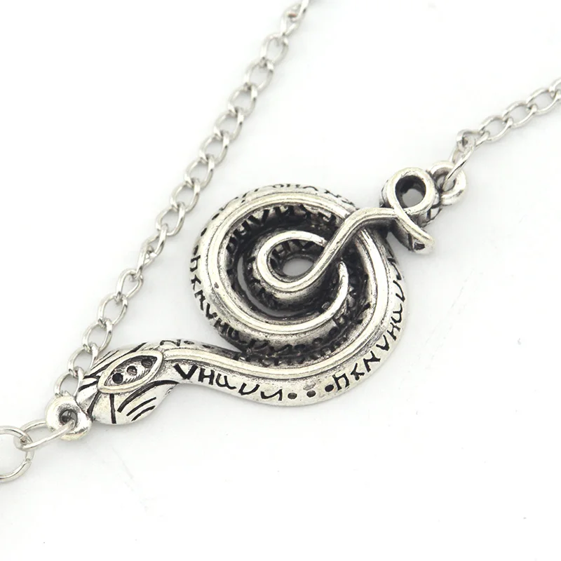 Minimalism Entwined Snake Necklace Pendant Water Drop Shape Blue Sapphire Pendant Chain for Women Men Fashion Jewelry
Minimalism Entwined Snake Necklace Pendant Water Drop Shape Blue Sapphire Pendant Chain for Women Men Fashion Jewelry