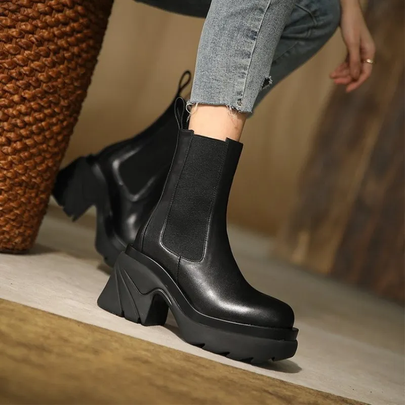SANDRA JRR Newest 2021 Autumn Boots Women High Heel Leather Platform Short Motorcycle Boot Slip On Fashion Shoes For Female
SANDRA JRR Newest 2021 Autumn Boots Women High Heel Leather Platform Short Motorcycle Boot Slip On Fashion Shoes For Female