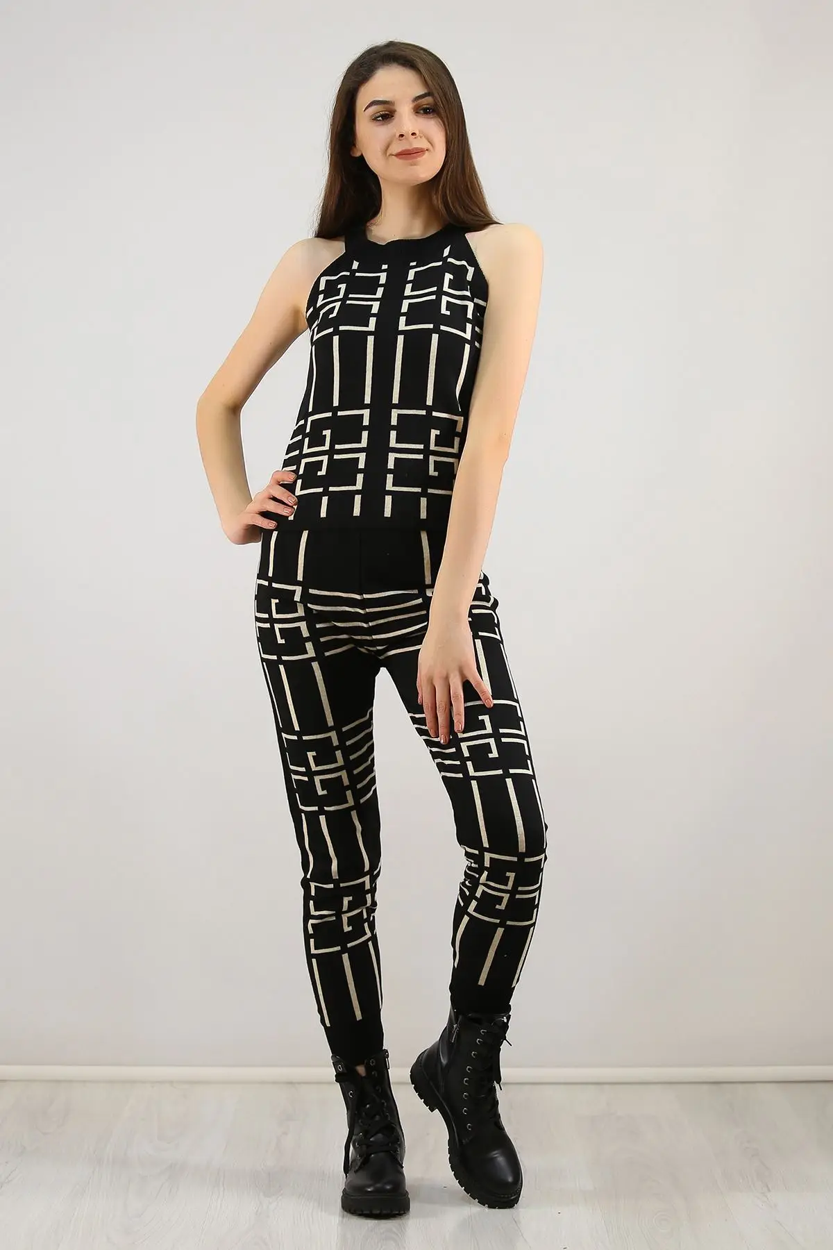 Triple Knitwear Suit Siyahbeyaz 
Triple Knitwear Suit Siyahbeyaz