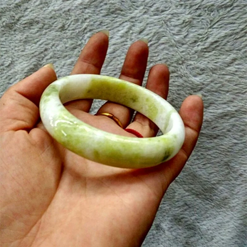 Chinese Natural Hand-carved Wide Strip Lantian Jade Bracelet Fashion Boutique Jewelry for Men and Women Floating Flower Bracelet
Chinese Natural Hand-carved Wide Strip Lantian Jade Bracelet Fashion Boutique Jewelry for Men and Women Floating Flower Bracelet