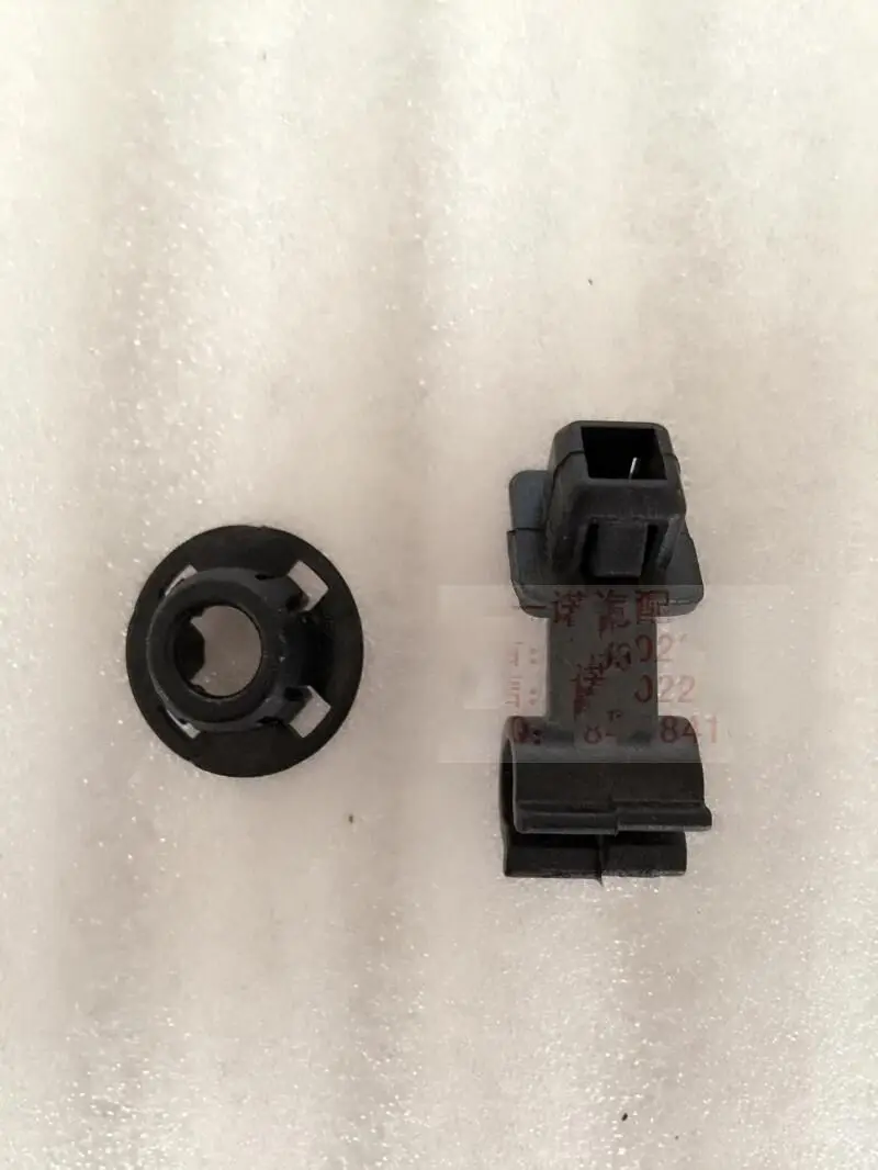 For FAW Weizhi Ville N7N5V5 cover support rod buckle support rod fixing buckle 
For FAW Weizhi Ville N7N5V5 cover support rod buckle support rod fixing buckle