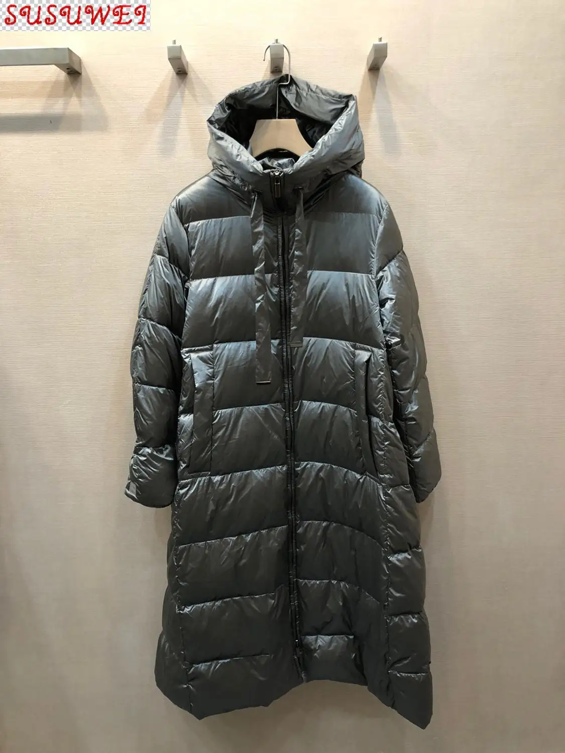 Высококачественный полиамидный легкий стеганый пуховик большого размера с капюшоном
Высококачественный полиамидный легкий стеганый пуховик большого размера с капюшоном