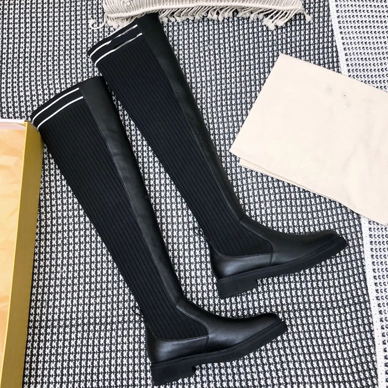 Женские сапоги до колена, из эластичной кожи
Женские сапоги до колена, из эластичной кожи