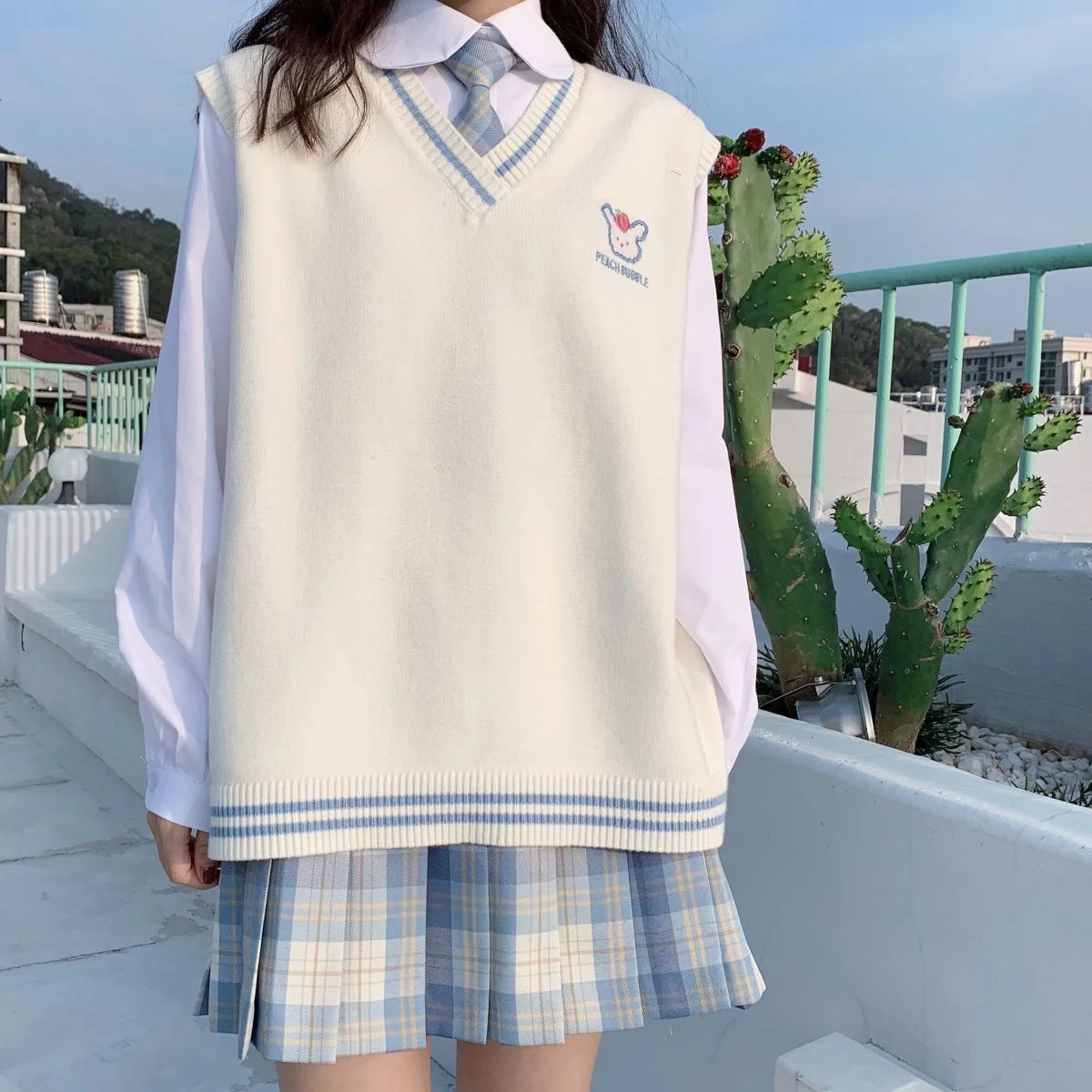 Four piece suit / one piece spring and Autumn New College style JK uniform knitted sweater vest shirt pleated skirt fashion
Four piece suit / one piece spring and Autumn New College style JK uniform knitted sweater vest shirt pleated skirt fashion