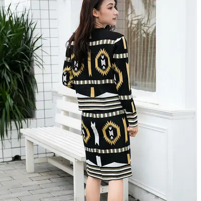 Small Fragrance Autumn And Winter Two-Piece Set Long-Sleeved Round Neck Ladies Vintage Printed Knit Top + Skirt Two-Piece Set
Small Fragrance Autumn And Winter Two-Piece Set Long-Sleeved Round Neck Ladies Vintage Printed Knit Top + Skirt Two-Piece Set