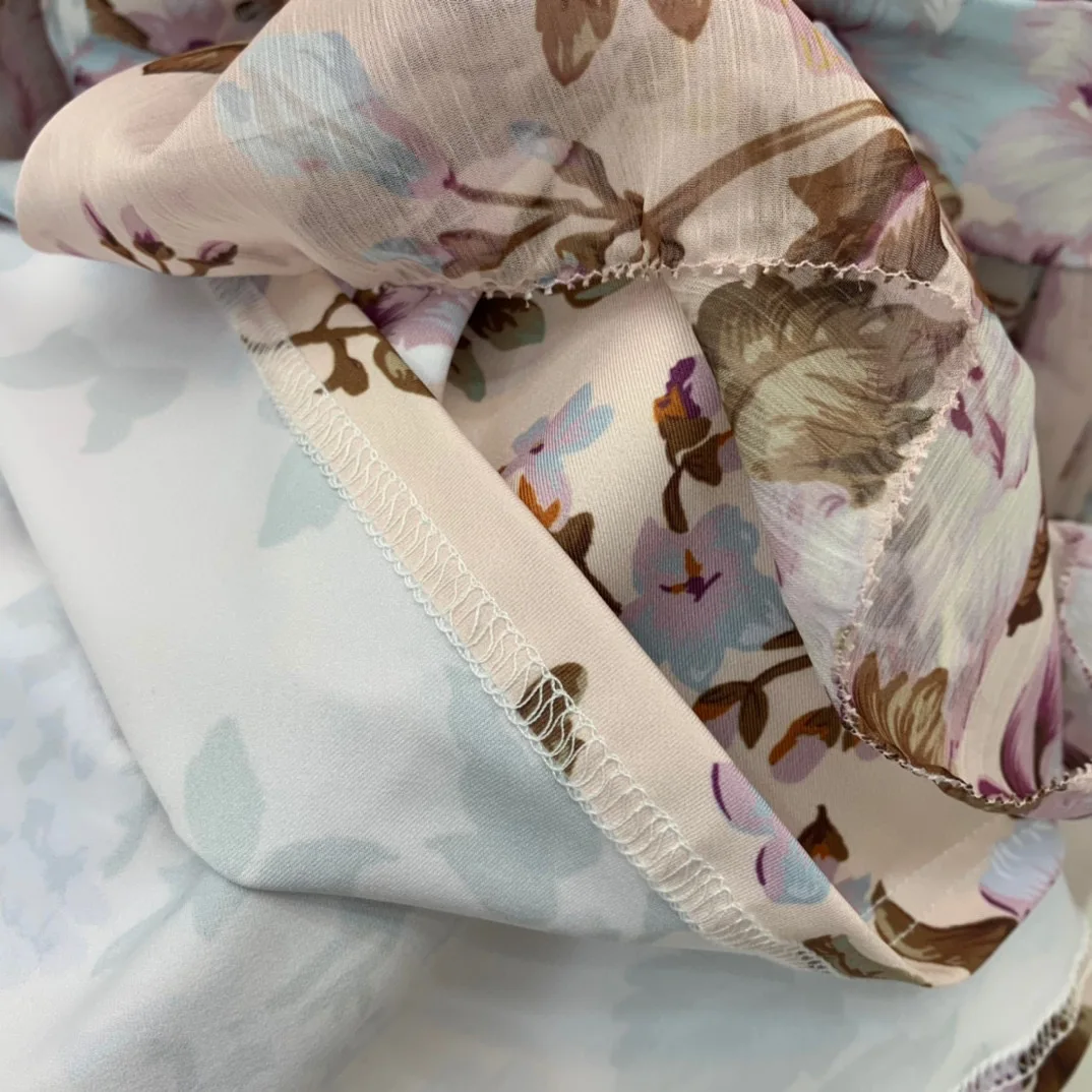 High-quality latest color-printed fringed pleated dress, new stand-up collar, long-sleeved, loose-fitting fashion trend
High-quality latest color-printed fringed pleated dress, new stand-up collar, long-sleeved, loose-fitting fashion trend