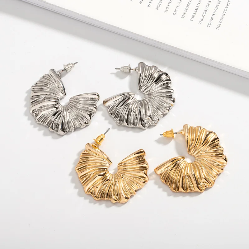 European and American Fashion Retro Flowers Exaggerated Temperament Earrings Ladies Party Banquet 2021 Trend Jewelry
European and American Fashion Retro Flowers Exaggerated Temperament Earrings Ladies Party Banquet 2021 Trend Jewelry