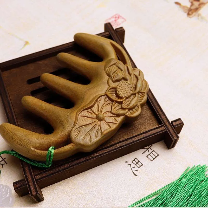 High Quality Natural green sandalwood comb anti-static comb head massage comb curly hair large wide tooth Lotus comb
High Quality Natural green sandalwood comb anti-static comb head massage comb curly hair large wide tooth Lotus comb
