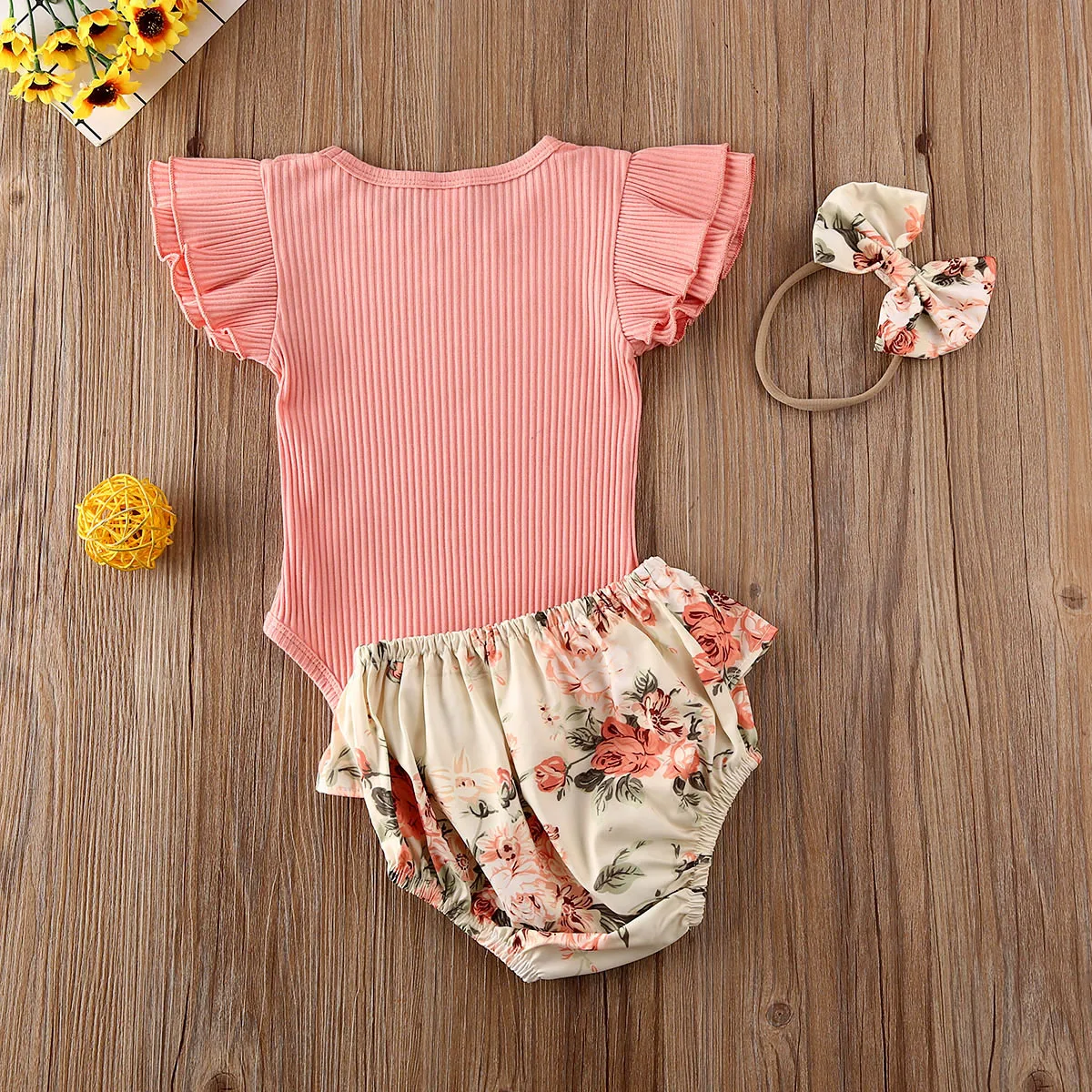 Summer Infant Clothes Baby Girl Ruffled Ribbed Bodysuit Girls Floral Shorts Headband Newborn 3Pcs Set
Summer Infant Clothes Baby Girl Ruffled Ribbed Bodysuit Girls Floral Shorts Headband Newborn 3Pcs Set