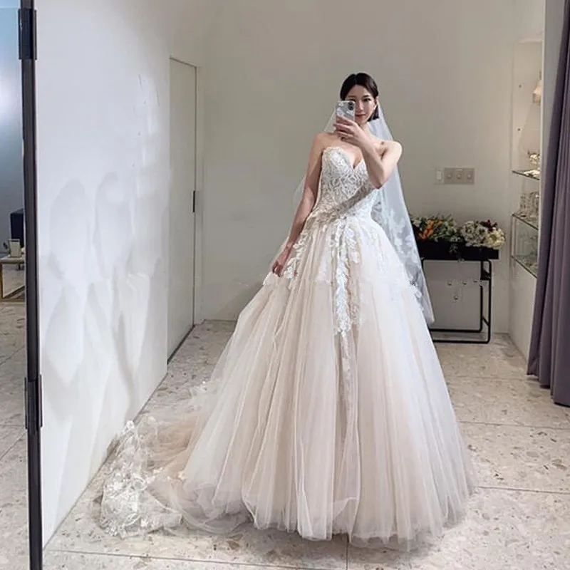 Charming Light Champagne Bridal Gowns Sweetheart Princess Ball Gown Korea Bride Wedding Dresses Country Garden vestido De noiva
Charming Light Champagne Bridal Gowns Sweetheart Princess Ball Gown Korea Bride Wedding Dresses Country Garden vestido De noiva