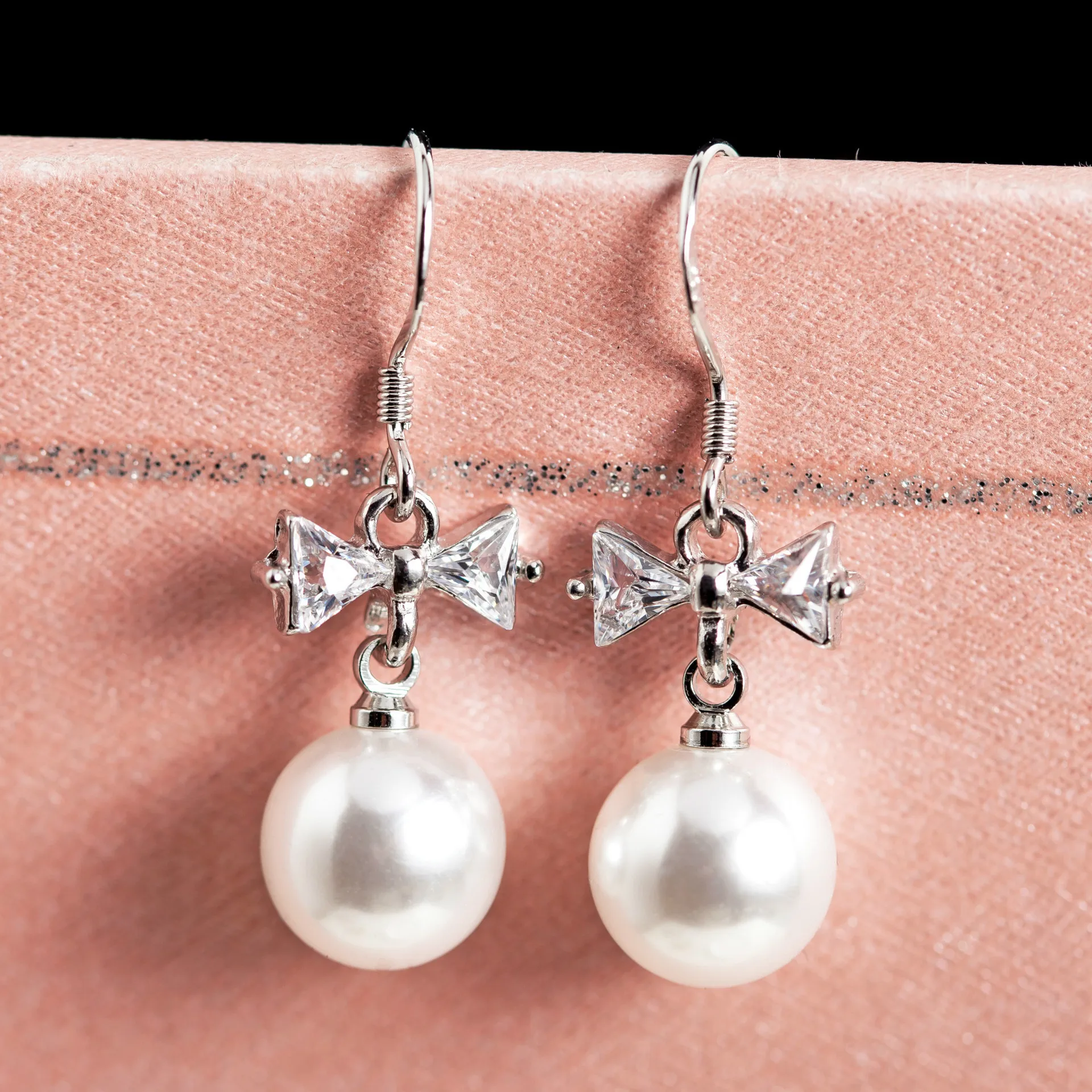 925 Silver Needle Irregular Round Pearl Earrings Geometric Heart Bowknot Inlaid Pearl Earrings Retro Temperament Earrings
925 Silver Needle Irregular Round Pearl Earrings Geometric Heart Bowknot Inlaid Pearl Earrings Retro Temperament Earrings
