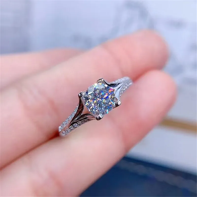 100% настоящий муассант кольцо для помолвки 1ct D Цвет VVS класс моиссанит кольцо серебро драгоценный камень кольцо
100% настоящий муассант кольцо для помолвки 1ct D Цвет VVS класс моиссанит кольцо серебро драгоценный камень кольцо