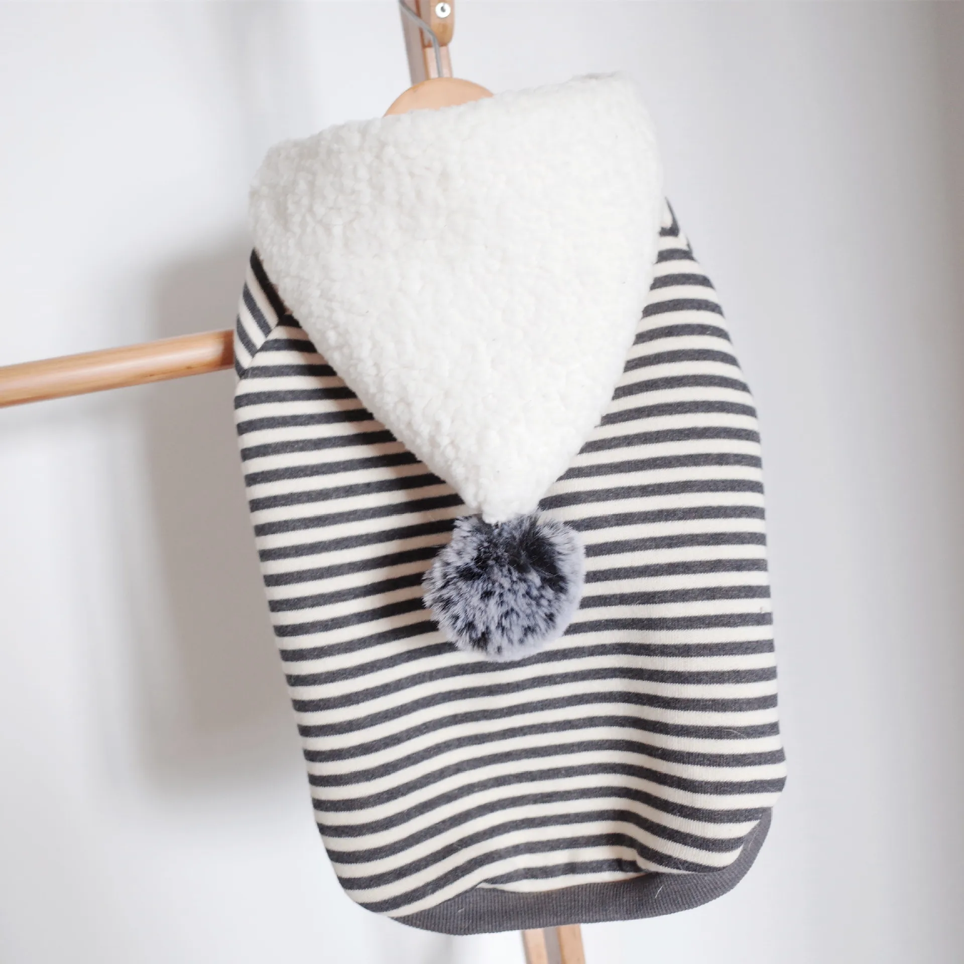 New Style Pet Clothes Dog Autumn and Winter Clothes French Bulldog Lamb Wool Knitted Fleece Hooded Sweater Dog Warm Clothes
New Style Pet Clothes Dog Autumn and Winter Clothes French Bulldog Lamb Wool Knitted Fleece Hooded Sweater Dog Warm Clothes