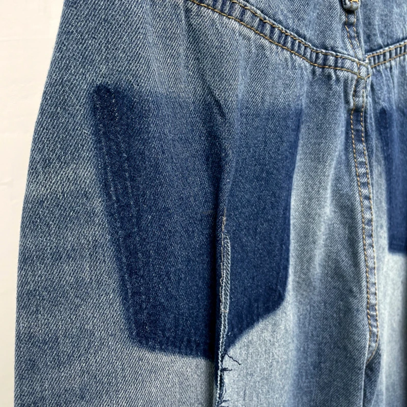 TWOTWINSTYLE Vintage Blue Denim Trousers For Women High Waist Hit Color Korean Straight Pants Female 2021 Summer Fashion Clothes 
TWOTWINSTYLE Vintage Blue Denim Trousers For Women High Waist Hit Color Korean Straight Pants Female 2021 Summer Fashion Clothes