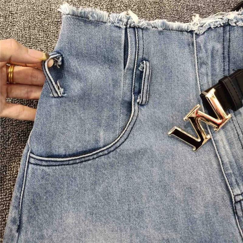 Cacah Up2021 summer NEWwomen'shigh-quality fringed A-line shorts solid color high-waist straight hot pants denim all-match pants
Cacah Up2021 summer NEWwomen'shigh-quality fringed A-line shorts solid color high-waist straight hot pants denim all-match pants
