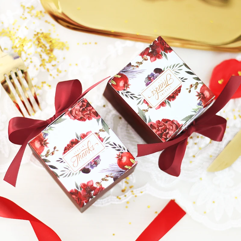 Creative Red square candy box Wedding Paper Gift Box Wedding Favors Gifts Box Bomboniera Sweet Birthday Bag Event Party Supplies
Creative Red square candy box Wedding Paper Gift Box Wedding Favors Gifts Box Bomboniera Sweet Birthday Bag Event Party Supplies
