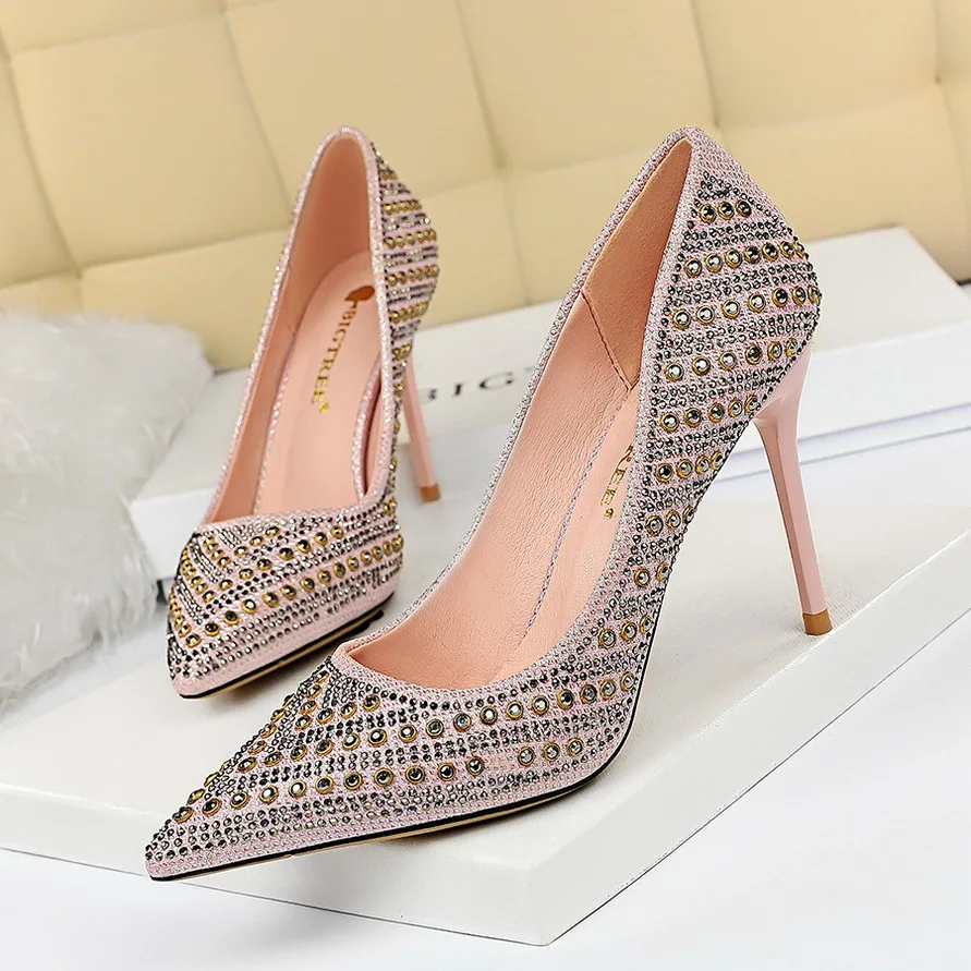 European And American-Style Fashion High Heels Shallow Mouth Pointed Metal Rivet Rhinestone Sexy Club Was Thin Shoes High Heels
European And American-Style Fashion High Heels Shallow Mouth Pointed Metal Rivet Rhinestone Sexy Club Was Thin Shoes High Heels