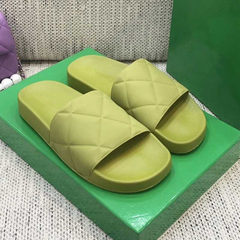 New Summer Colorful Plaid Embossed Non-slip Fashion Casual Flat Slippers All-match Trend Beach Slippers
New Summer Colorful Plaid Embossed Non-slip Fashion Casual Flat Slippers All-match Trend Beach Slippers