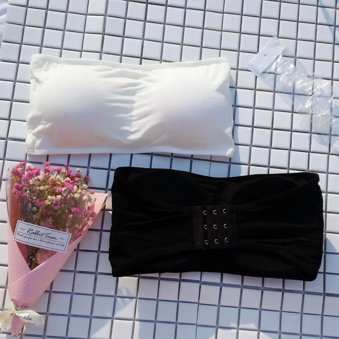 Бюстгальтер женский без бретелек, бюстгальтер из модала с тремя рядами пуговиц, без косточек, с подкладками и лямками, пикантный
Бюстгальтер женский без бретелек, бюстгальтер из модала с тремя рядами пуговиц, без косточек, с подкладками и лямками, пикантный