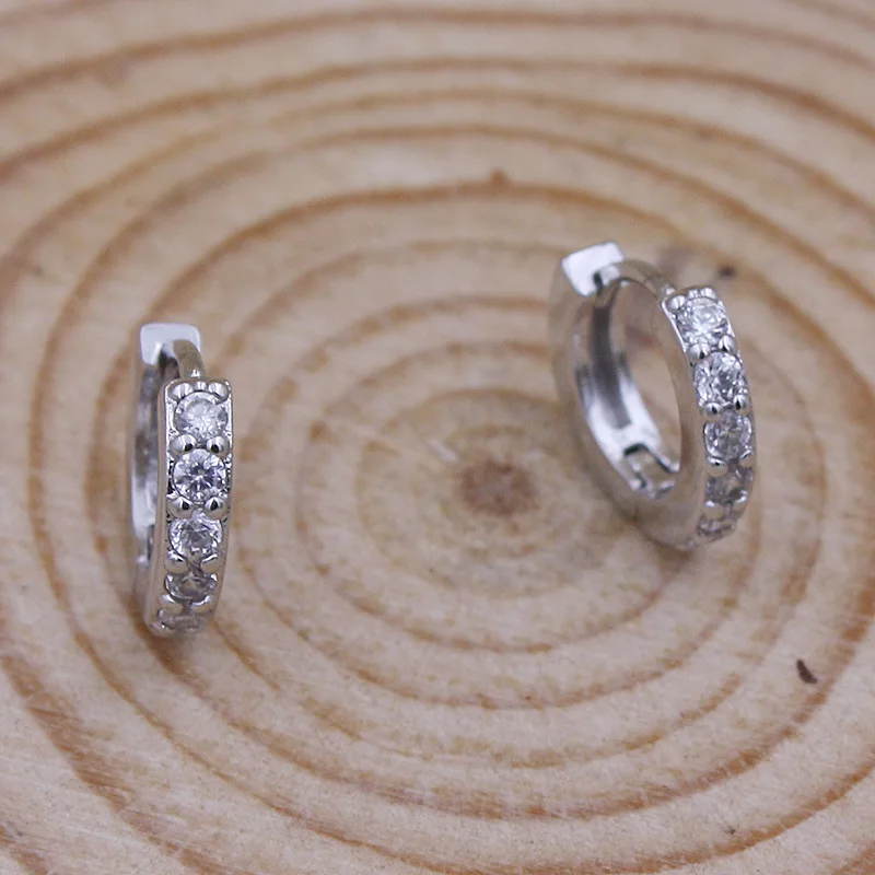 Silver Earrings Fashion Male And Female Models Cute Vintage Jewelry Super Flash Single Row Crystal Jewelry 
Silver Earrings Fashion Male And Female Models Cute Vintage Jewelry Super Flash Single Row Crystal Jewelry