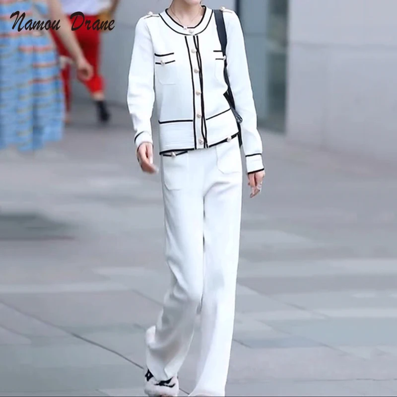 Namou Drane White Knit Suit Female 2021 Autumn Lady Style Long-sleeved Cardigan Top + Elastic Waist Casual Trousers 2-piece Set
Namou Drane White Knit Suit Female 2021 Autumn Lady Style Long-sleeved Cardigan Top + Elastic Waist Casual Trousers 2-piece Set