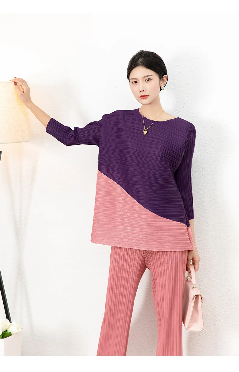 2022 spring new women's round neck 7-point sleeve top Miyak fold Korean plus fashion loose color matching round neck T-shirt
2022 spring new women's round neck 7-point sleeve top Miyak fold Korean plus fashion loose color matching round neck T-shirt