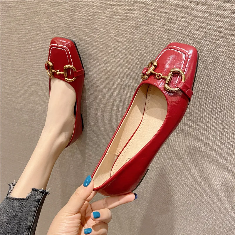Женские универсальные туфли на плоской подошве, красные туфли с квадратным носком и металлической пряжкой, лето 2021 
Женские универсальные туфли на плоской подошве, красные туфли с квадратным носком и металлической пряжкой, лето 2021