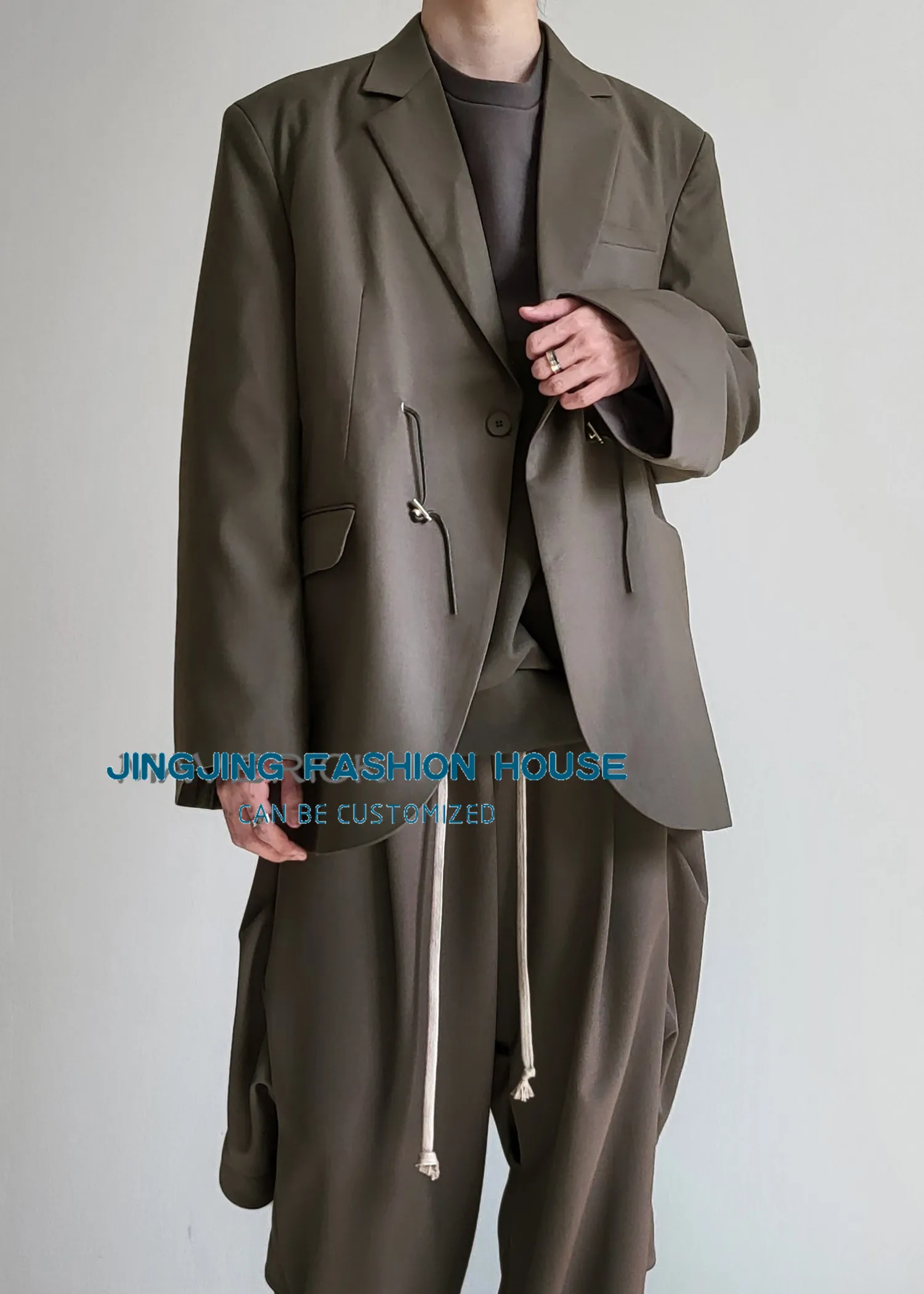 S-6XL!!! 2022 Japanese collection waist loose rope jacket suit men and women tide off the shoulder fat version of the suit
S-6XL!!! 2022 Japanese collection waist loose rope jacket suit men and women tide off the shoulder fat version of the suit