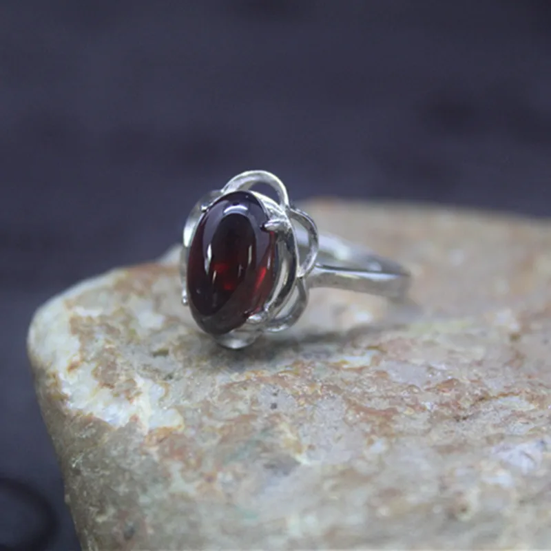 Liemjee Fashion Euro-American Jewelry Special Garnet 925 Silver Hollow Inlay Ring For Women Luxury Namour Charm Gift All Season
Liemjee Fashion Euro-American Jewelry Special Garnet 925 Silver Hollow Inlay Ring For Women Luxury Namour Charm Gift All Season