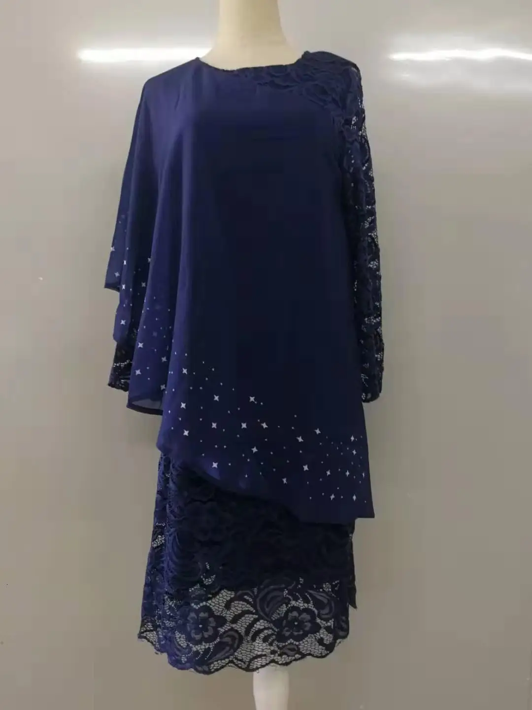 BacklakeGirls 2020 Real Picture Long Sleeve Mother Of Bride Dresses Solid Color Knee Length Lace Mom Dress Plus Size Party Dress
BacklakeGirls 2020 Real Picture Long Sleeve Mother Of Bride Dresses Solid Color Knee Length Lace Mom Dress Plus Size Party Dress