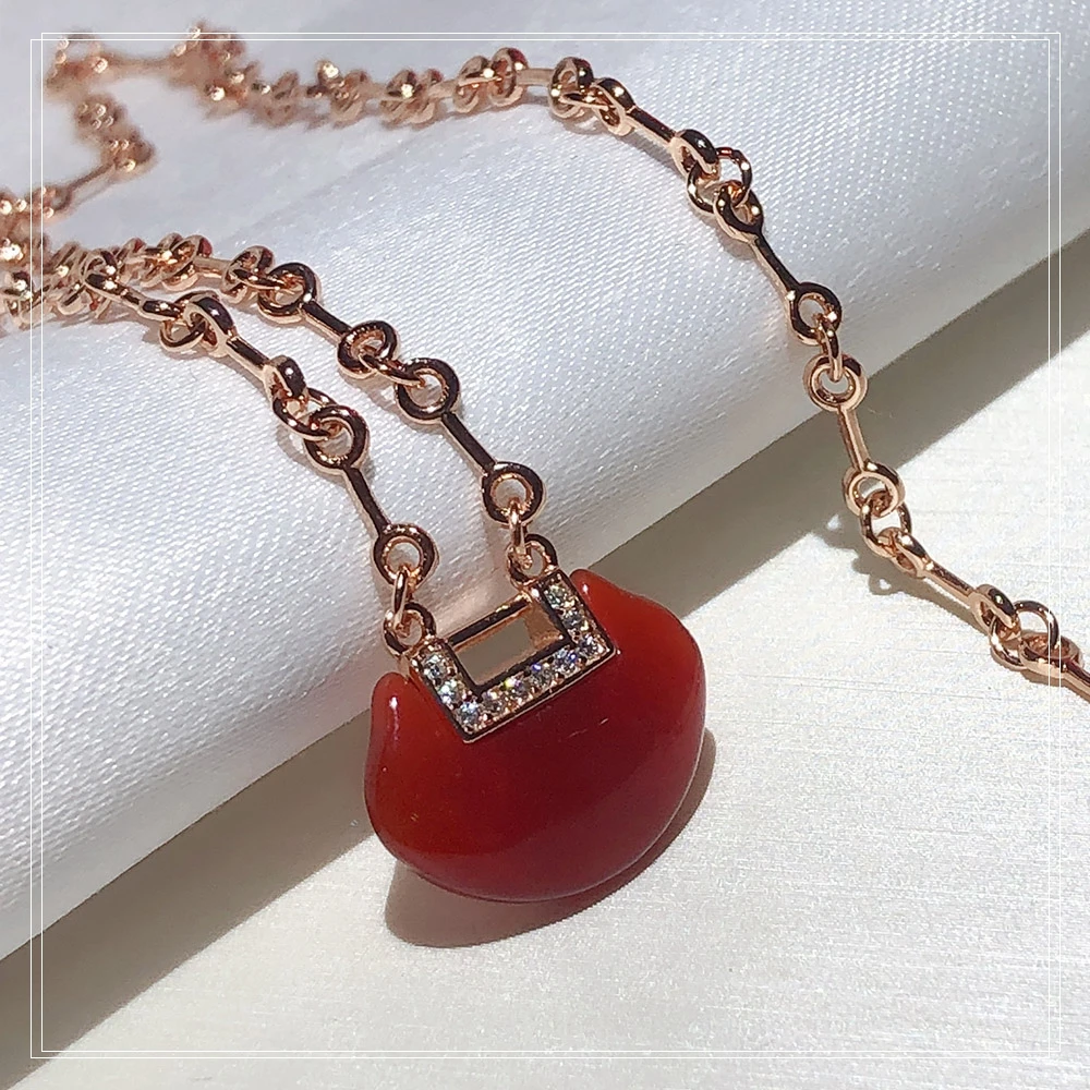 S925 Sterling Silver Red lock Necklace Red Agate Lady Necklace Simple Small Fresh Sweet Gift From Best Friend Free Freight 2021
S925 Sterling Silver Red lock Necklace Red Agate Lady Necklace Simple Small Fresh Sweet Gift From Best Friend Free Freight 2021