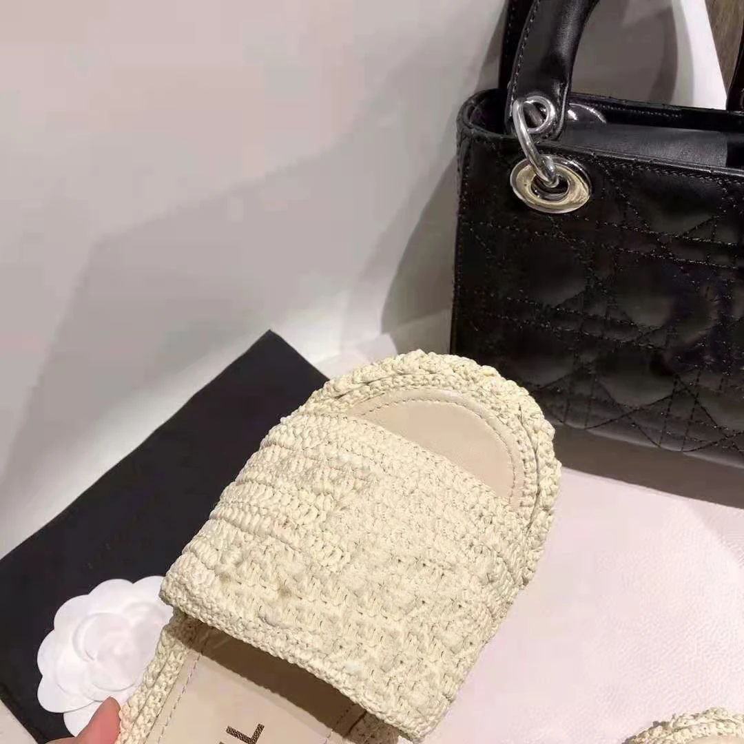 Vallu 2021 summer new woven rattan material soft and comfortable flat-bottomed female slippers for leisure travel season
Vallu 2021 summer new woven rattan material soft and comfortable flat-bottomed female slippers for leisure travel season