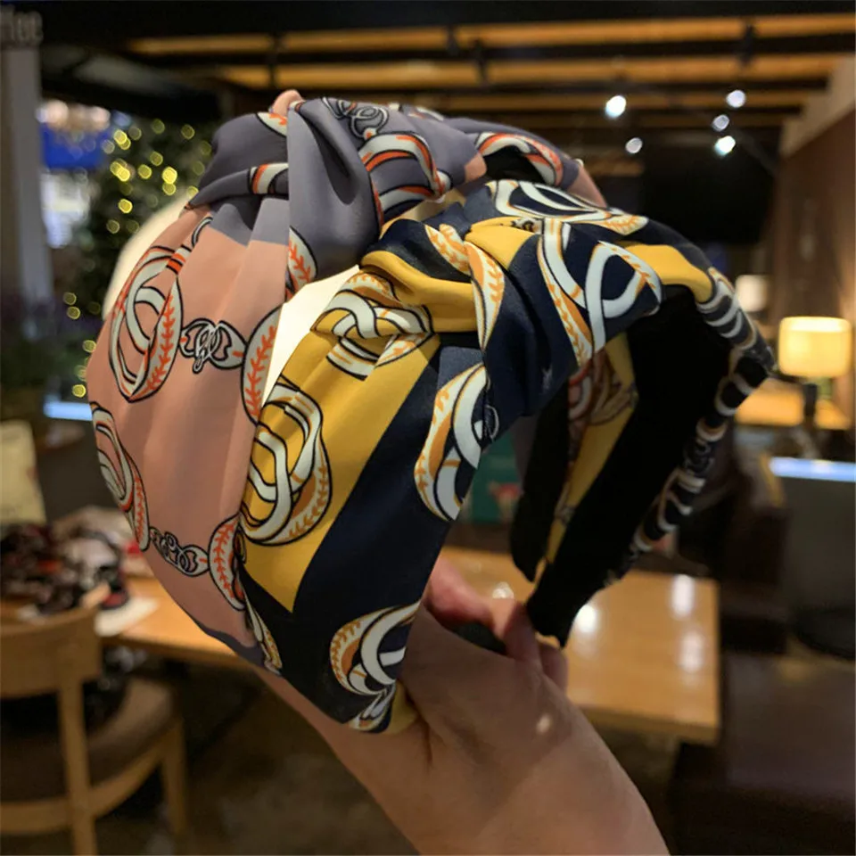 Retro Chain Print Women's Hair Hoop Band Accessories Boheimia Cross Knot Wide Headdress Bohemia Buckle Lady Geometric Hairbands
Retro Chain Print Women's Hair Hoop Band Accessories Boheimia Cross Knot Wide Headdress Bohemia Buckle Lady Geometric Hairbands