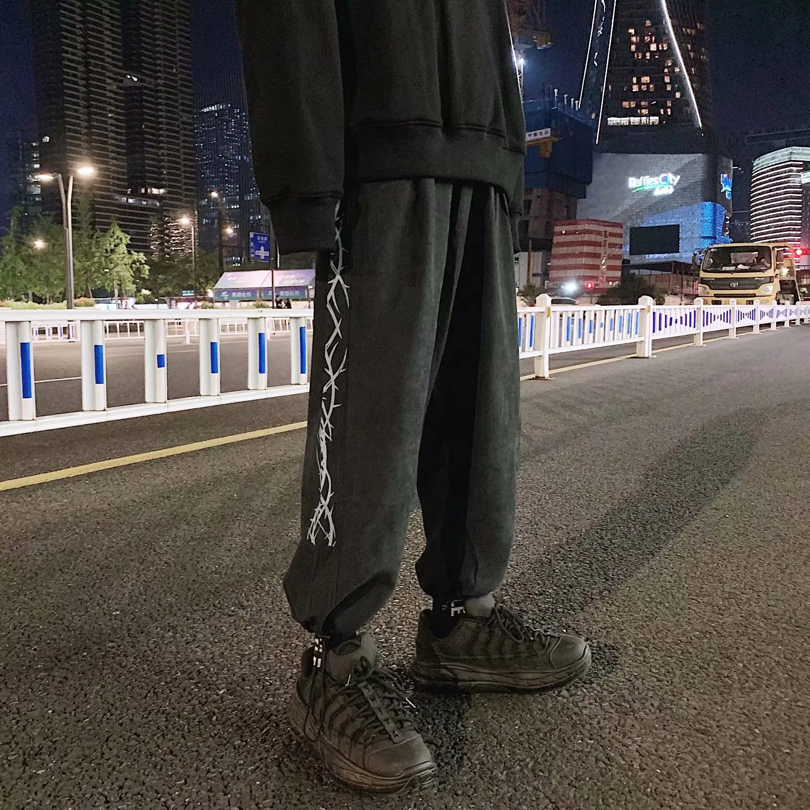 Guochao tie pants men's loose 2021 spring and autumn tide brand sports pants Korean version of the trend new casual trousers 
Guochao tie pants men's loose 2021 spring and autumn tide brand sports pants Korean version of the trend new casual trousers