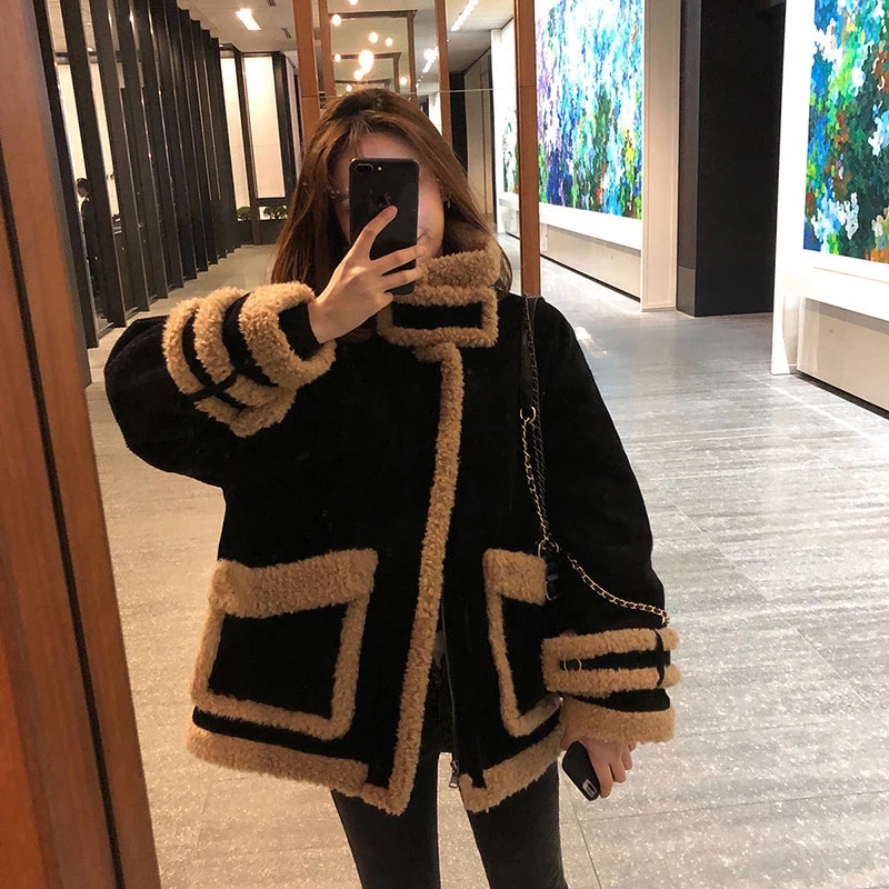 Vintage Lamb Wool Stitching Jacket Women 2021New Winter Short Thick Lamb Wool Coat Corduroy Lady Casual Motorcycle Cotton Jacket
Vintage Lamb Wool Stitching Jacket Women 2021New Winter Short Thick Lamb Wool Coat Corduroy Lady Casual Motorcycle Cotton Jacket