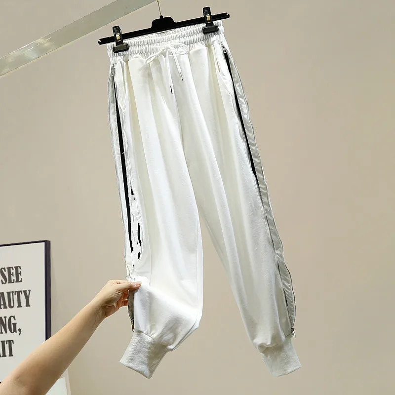 Брюки женские спортивные с эластичным поясом, на молнии сбоку
Брюки женские спортивные с эластичным поясом, на молнии сбоку