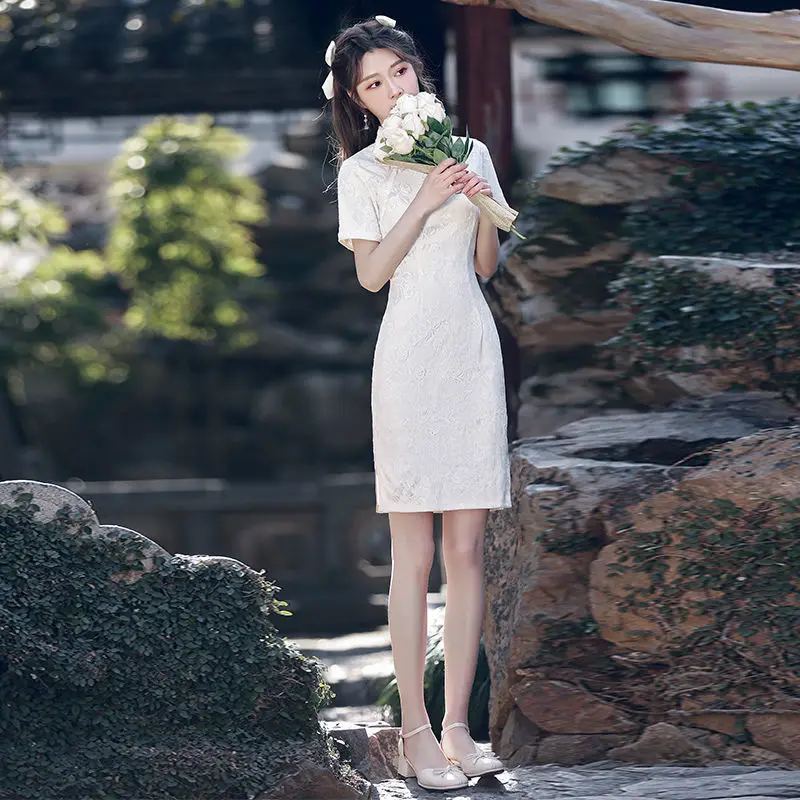 Sexy Women Lace Embroidery Flowers Cheongsam Chinese Traditional Mandarin Collar Wedding Dress Short Vintage Button Qipao
Sexy Women Lace Embroidery Flowers Cheongsam Chinese Traditional Mandarin Collar Wedding Dress Short Vintage Button Qipao