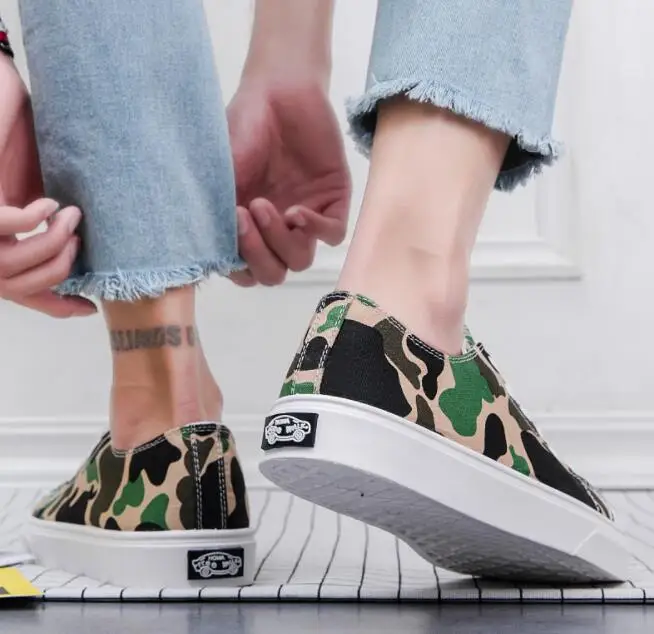 Spring breathable wild men's sneakers shoes designer new low to help camouflage canvas shoes male zapatos de hombre men shoes 
Spring breathable wild men's sneakers shoes designer new low to help camouflage canvas shoes male zapatos de hombre men shoes