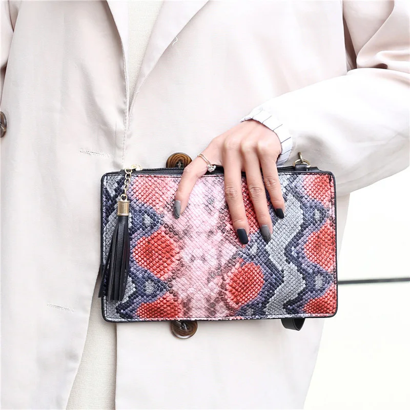 Women's Fashion Snakeskin Pattern Wallet Tassel Envelope Bag Women Bag High Quality Luxury Chain Party Evening Bags Clutch Purse
Women's Fashion Snakeskin Pattern Wallet Tassel Envelope Bag Women Bag High Quality Luxury Chain Party Evening Bags Clutch Purse