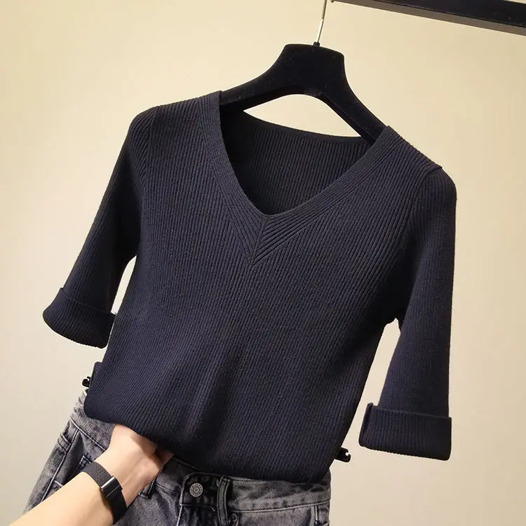 Woman Sweaters Top T-shirt 2020 Solid Color and V-neck Mid-Sleeve Sweater Women's Pullover Femme Chandails Pull Hiver 
Woman Sweaters Top T-shirt 2020 Solid Color and V-neck Mid-Sleeve Sweater Women's Pullover Femme Chandails Pull Hiver